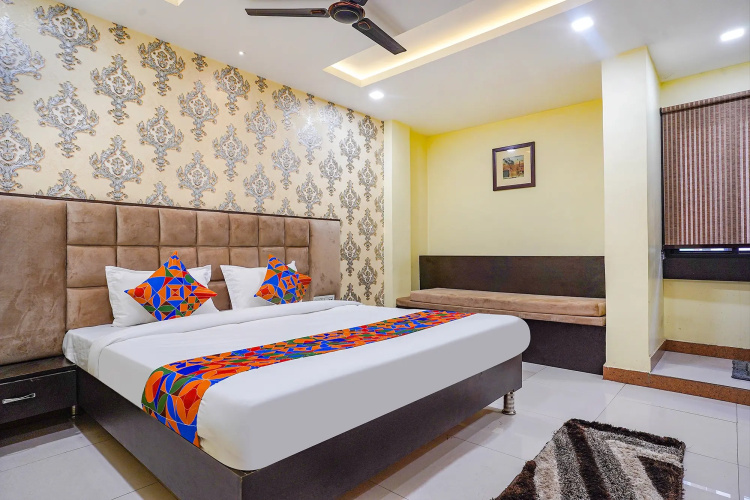 Fabhotel The Shan Palace