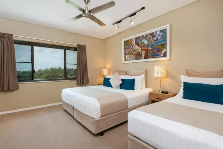 2 Bedrooms Apartment with water view
