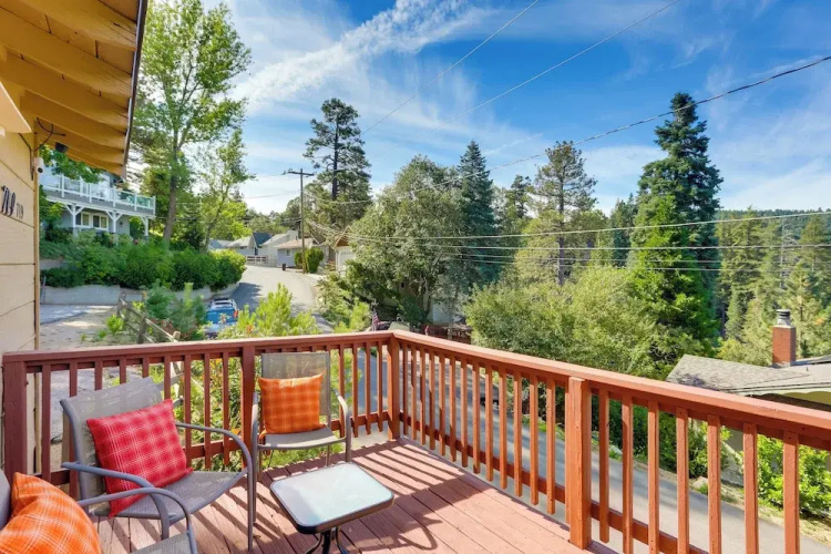Crestline Cabin: Close to Lake Arrowhead & Skiing