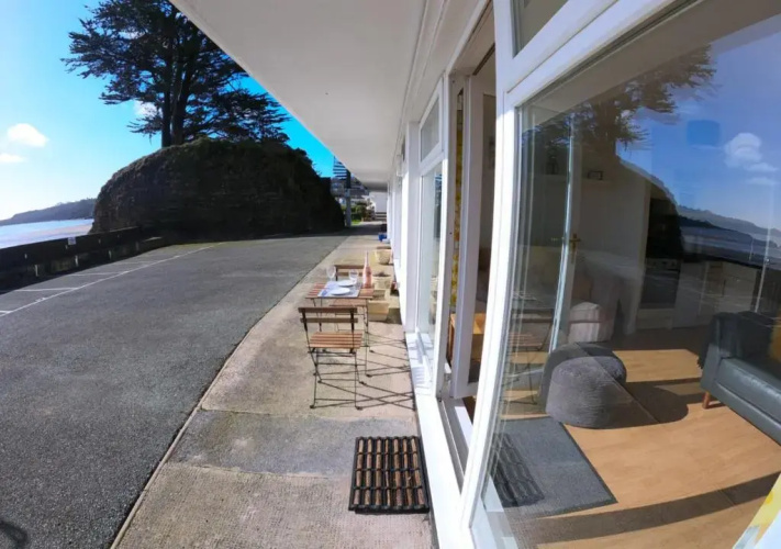 7 Beach Court