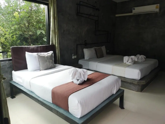 Standard Triple room
