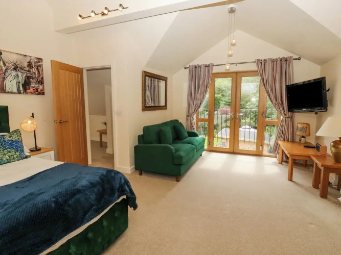 Bradley Manor