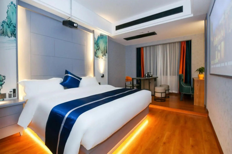 DENNERS Hotel