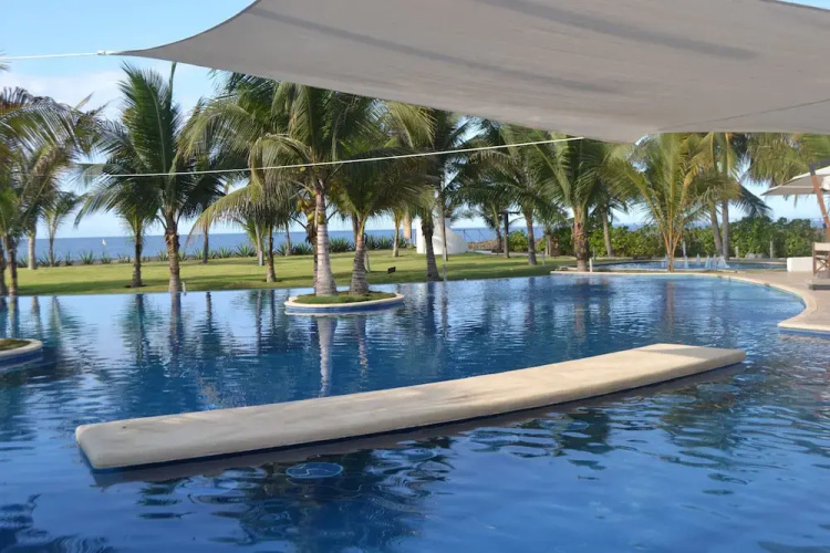 Private Jacuzzi 2 Bedrooms 7 Guests