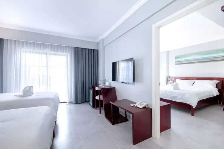 Solar hotel