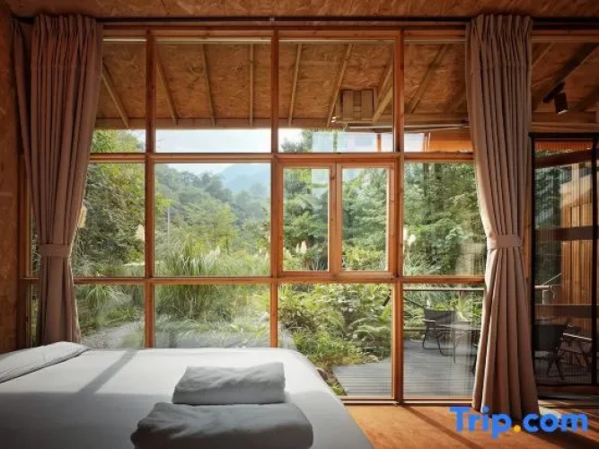 Standard room with mountain view
