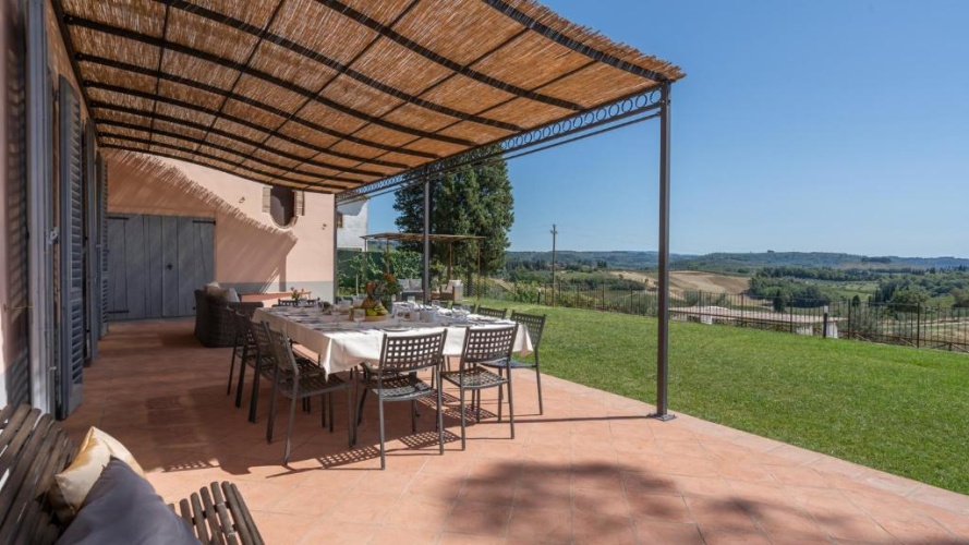 6 Bedrooms Villa