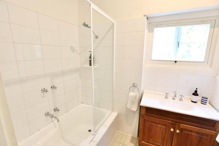 2 Bedrooms Cottage