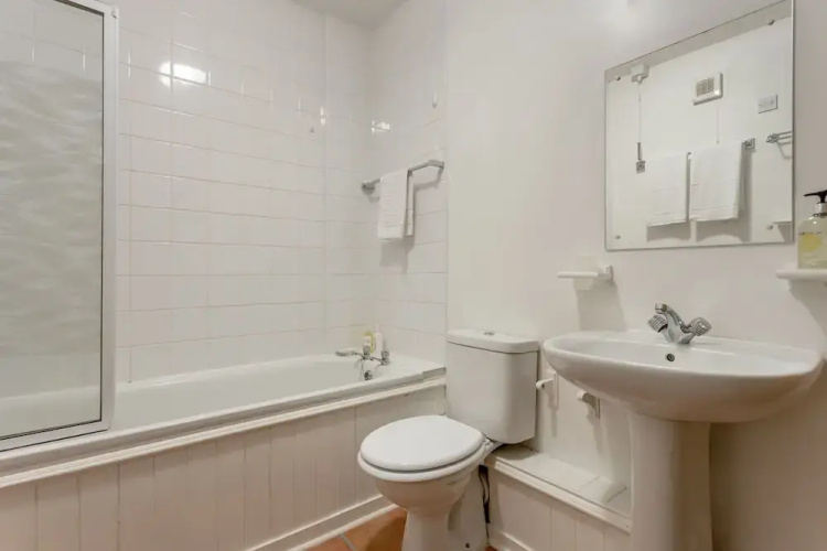 400 Dean Village Apartment