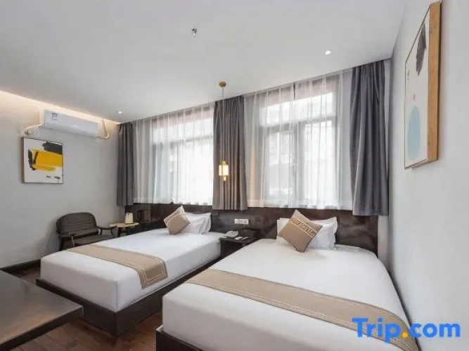 Standard Twin room with garden view