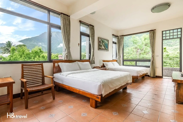 Standard Quadruple room with mountain view
