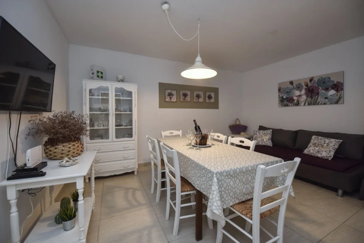 3 Bedrooms Cottage with garden view