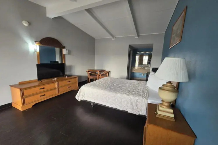 Luxury Inn & Suites and RV Park