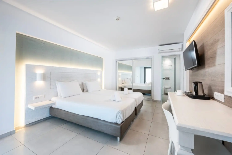 Deluxe Double room with pool view