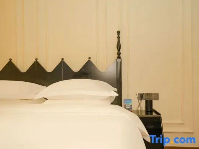 Family Suite with street view