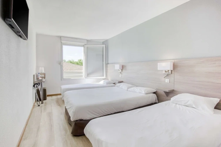 Standard Triple room