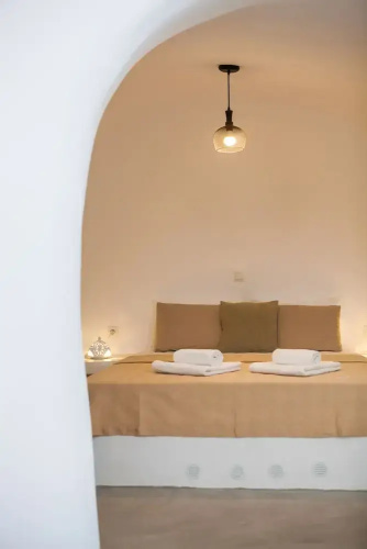 Finikia Oia Suites