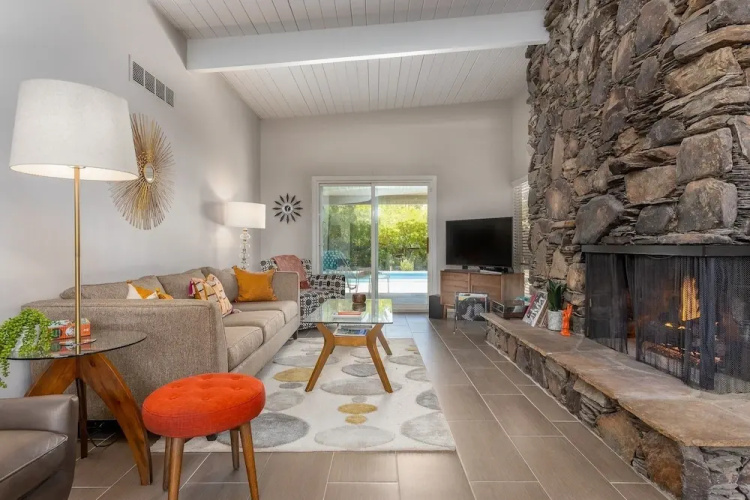 581 E Laurel Cir Home by RedAwning