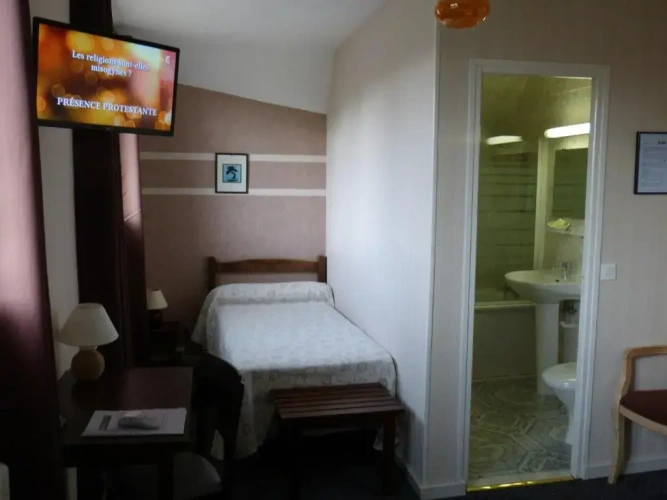 Standard Triple room