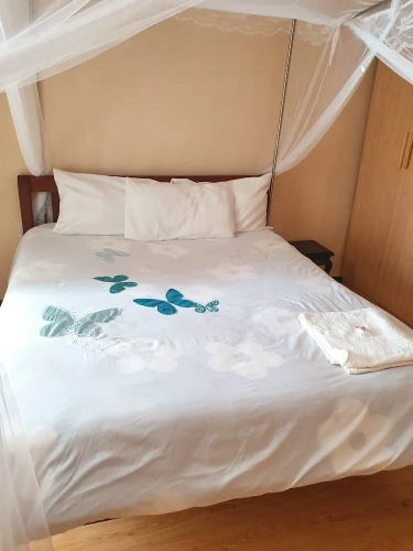 2 Bedrooms Quadruple Family Apartment