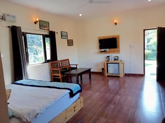 Rhea Safari Lodge