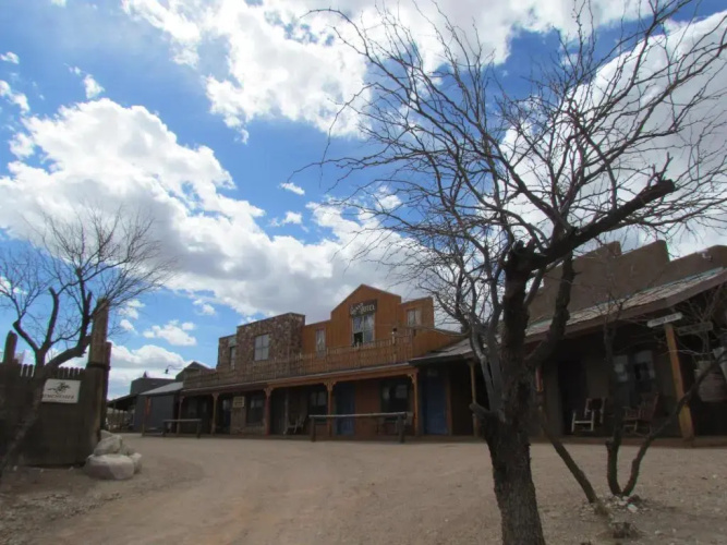 Tombstone Monument Guest Ranch