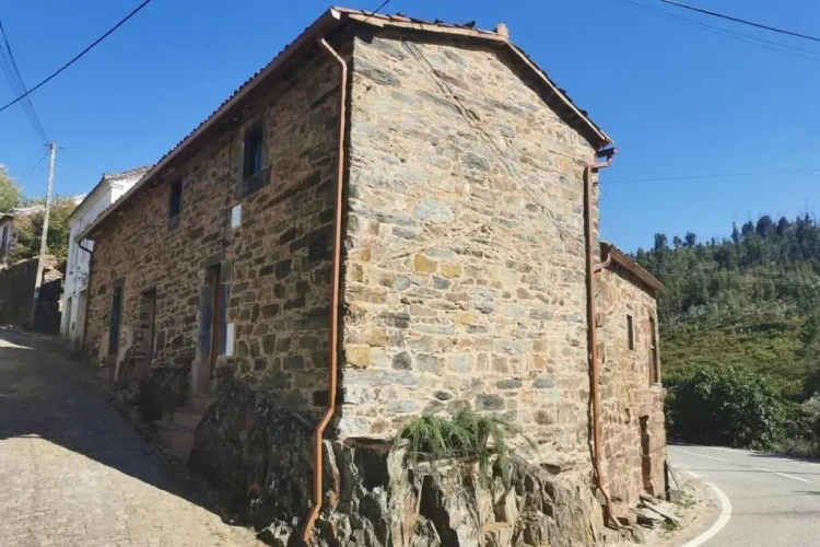 3 Bedrooms Cottage