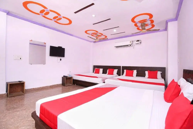 OYO 19565 Hotel Galaxy