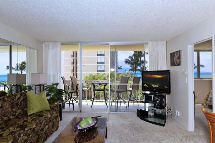 Royal Kahana 315 by RedAwning