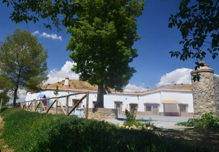 2 Bedrooms Cottage