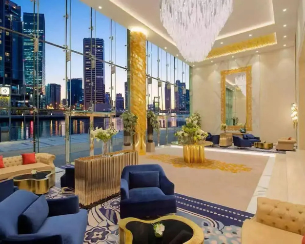 Stunning 2BR with Balcony-Canal View