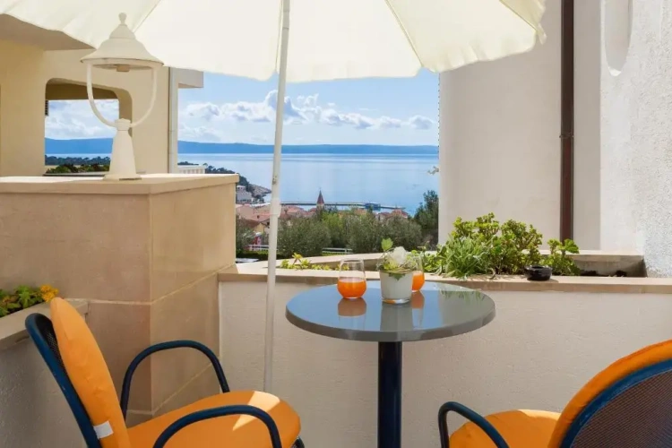 Standard Double room with balcony and with partial sea view