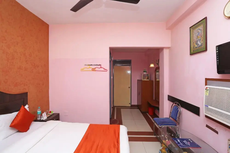 Capital O 6077 Hotel Ashraya