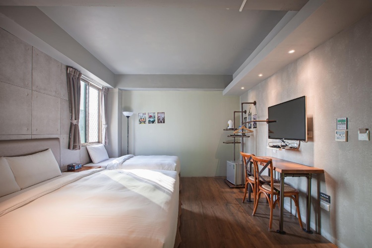 Standard Triple room