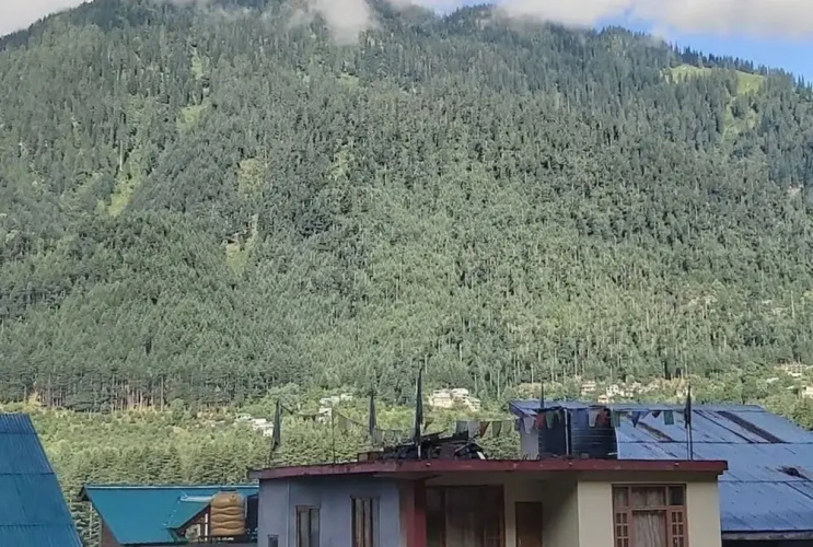 Goroomgo Bros Hostel Manali
