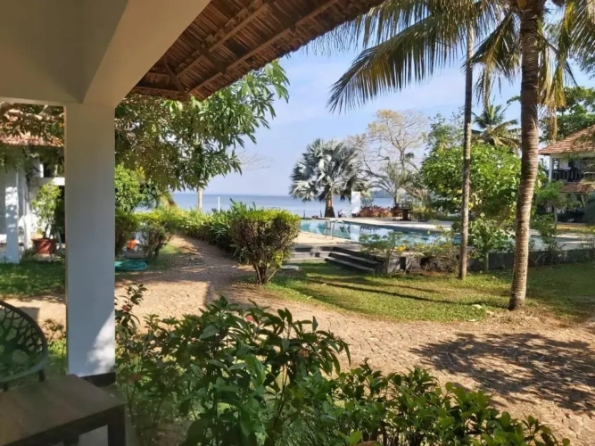 Standard room with lake view
