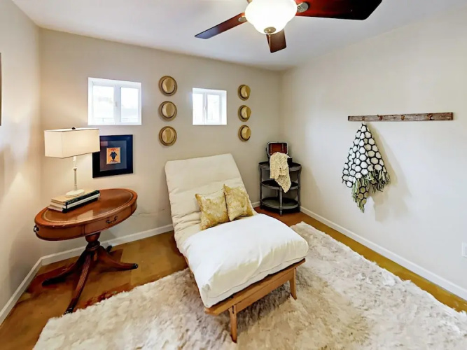 E Indianola - 4 Br Home