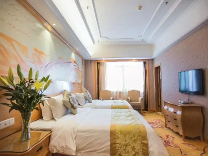 Twin Suite with street view