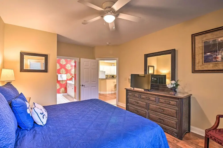 6 Mi to Boardwalk: Condo w/ Pool in Myrtle Beach