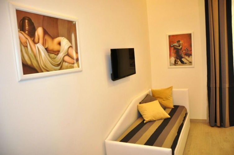 Standard Triple room