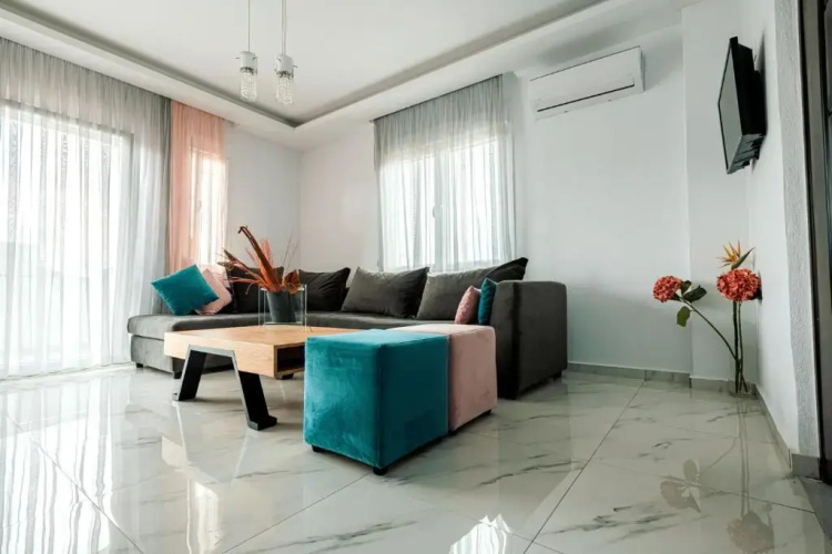 Design Suites Efharis (Brusco)