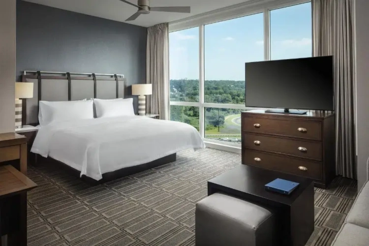 Hearing Accessible Double Suite