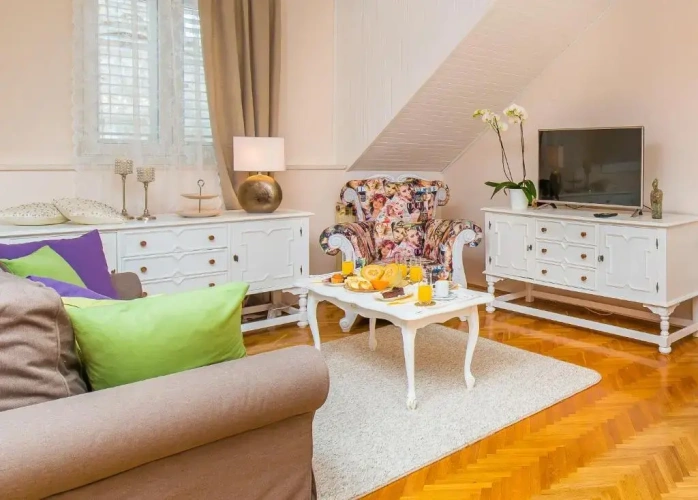 2 Bedrooms Apartment