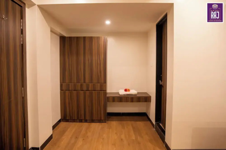 Hotel Raj Lodging &Boarding