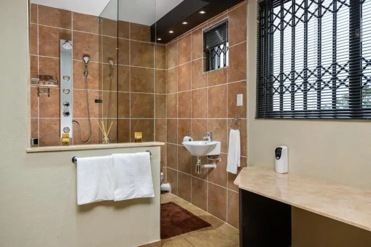 5 Bedroom Ramsgate Holiday Home KRB1