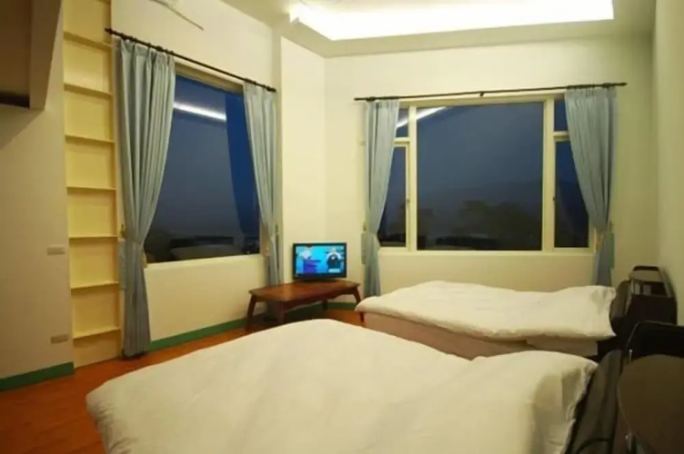 Warm House Hostel