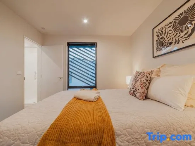 3 Bedrooms Apartment