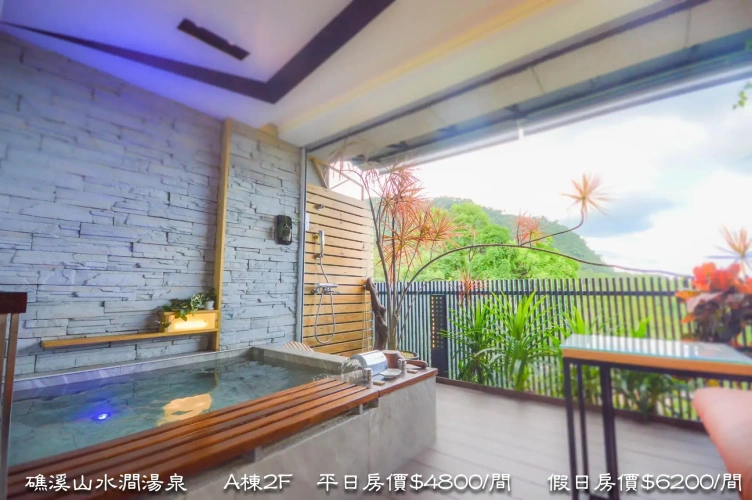 Classic Double room with balcony and with mountain view