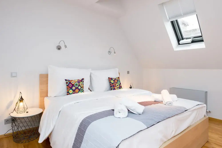EMPIRENT Rose Apartments
