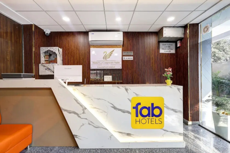 Fabhotel La Corporate Suite
